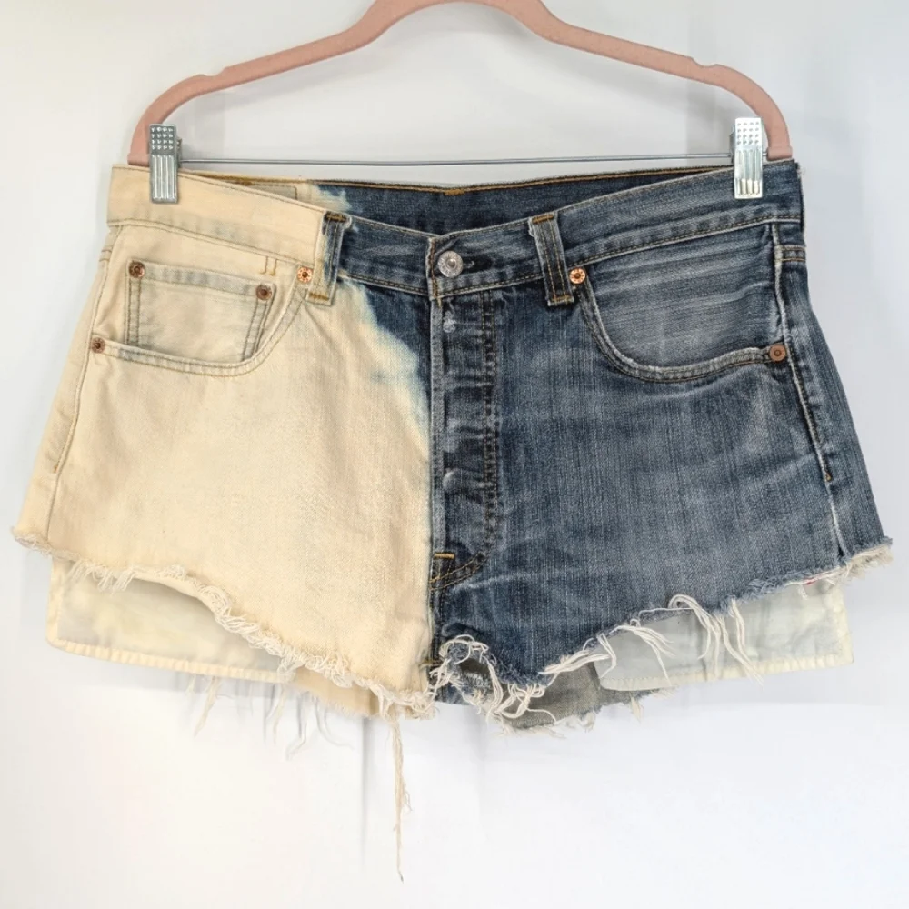 Levi's 501 Two-Tone Blue Cream Distressed Raw Hem Denim Cut-Off Booty Shorts 34